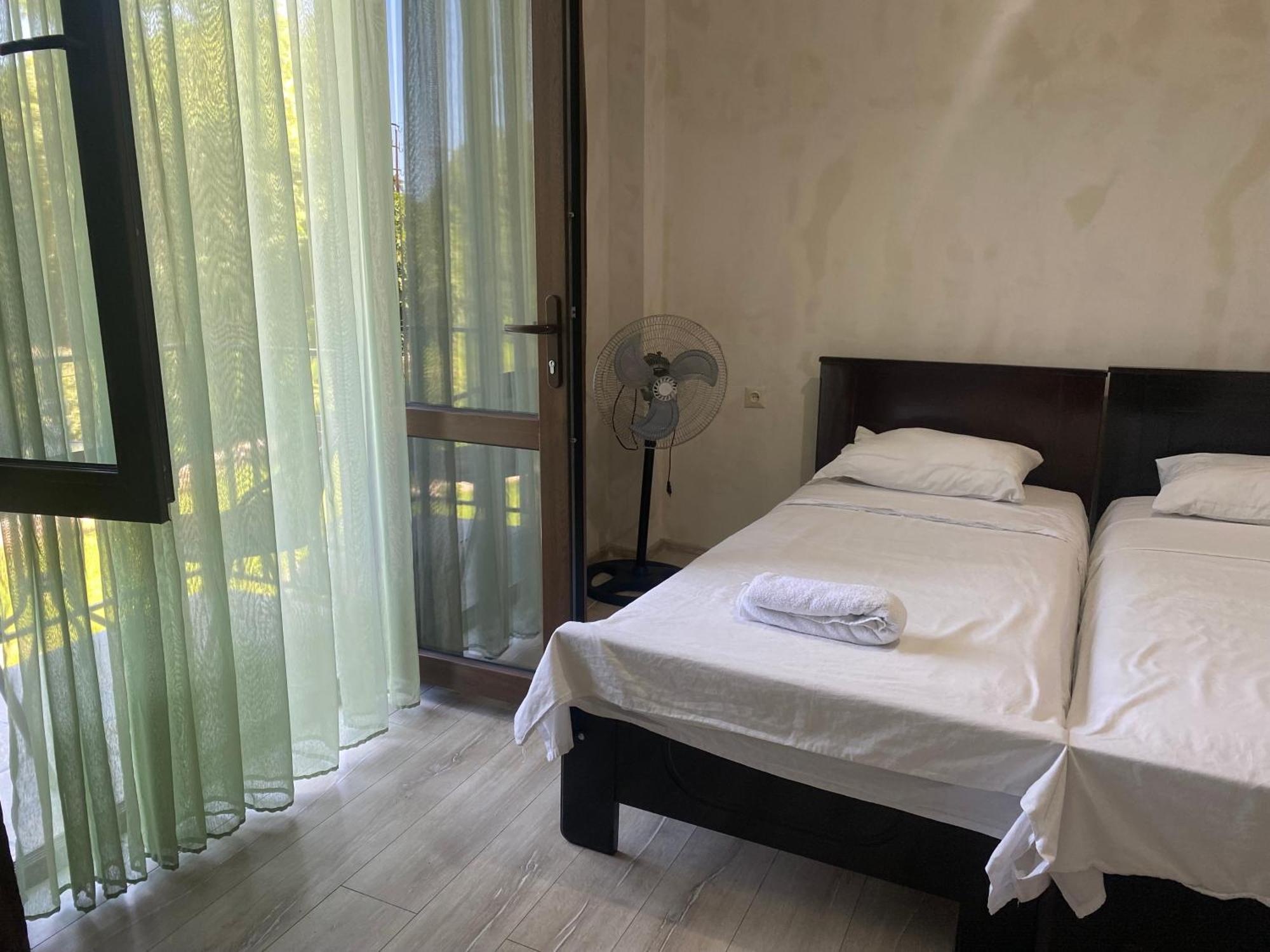Family Hotel Our House Цихисдзири Екстериор снимка