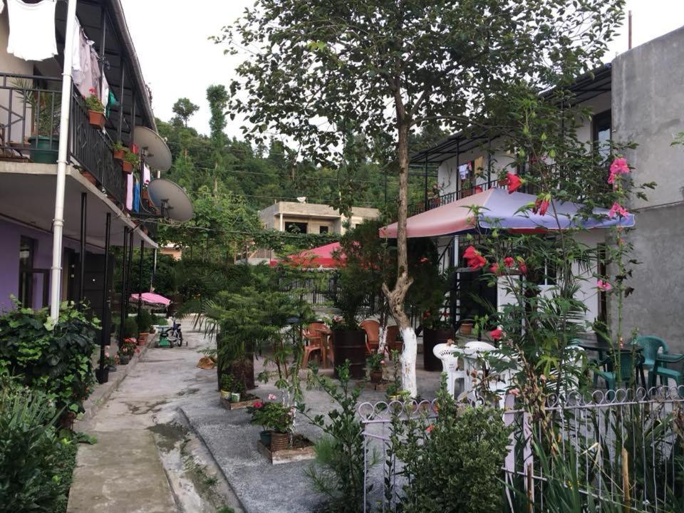 Family Hotel Our House Цихисдзири Екстериор снимка